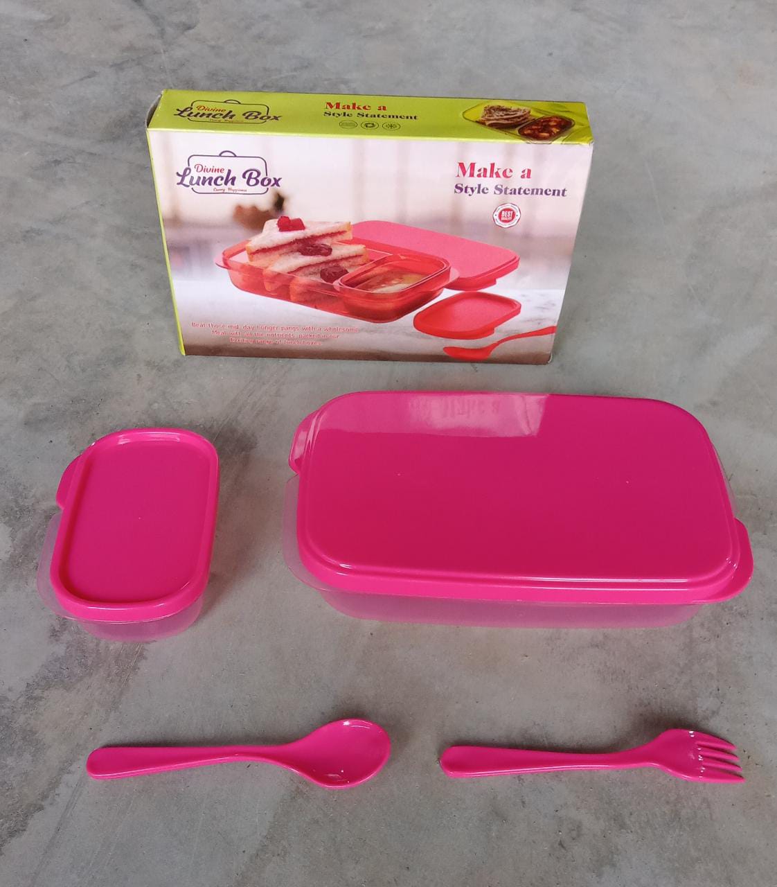 Compact lunch box perfect for on-the-go meals. Compact lunch box perfect for on-the-go meals.